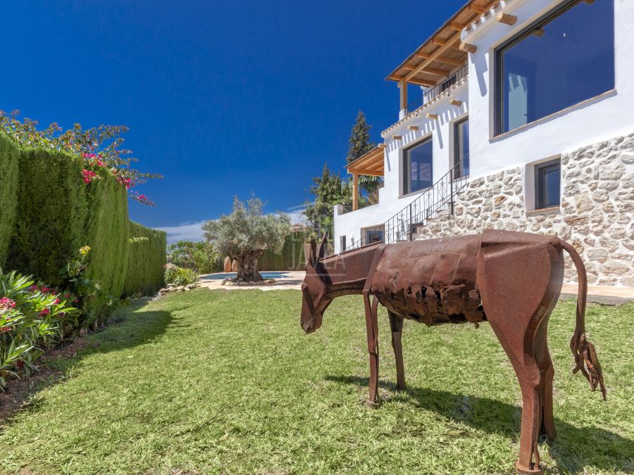 Villa recientemente renovada a la venta en la zona del Puchol de Jávea , a un paso del Puerto y espectaculares vistas al mar