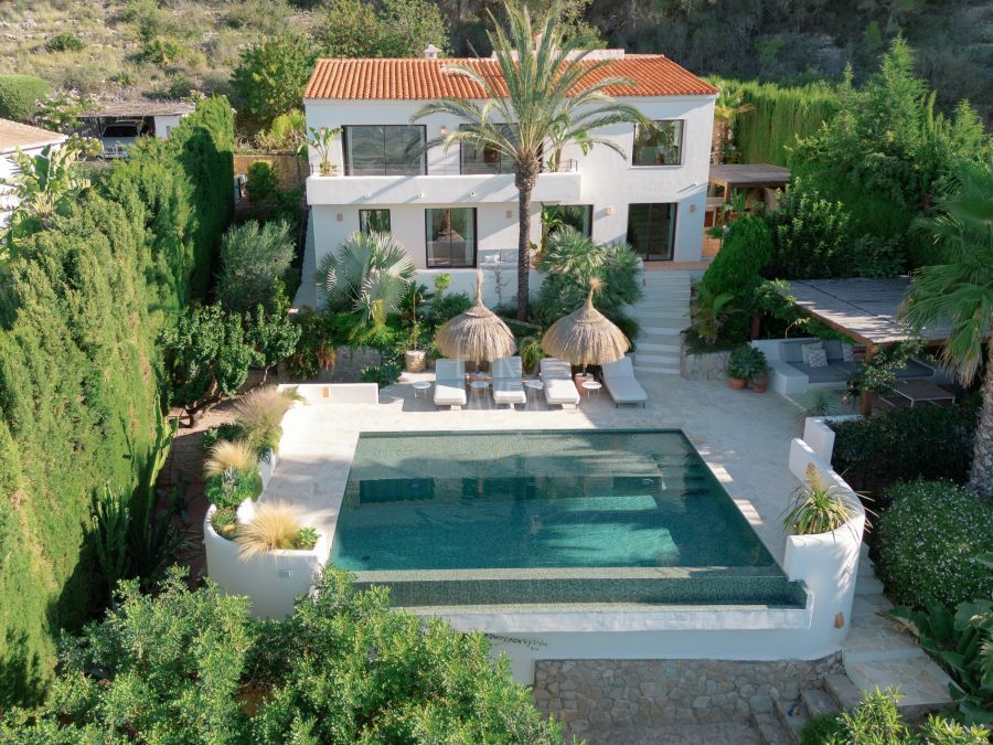 Villa in Montgo with panoramic views, luxury and comfort in every detail