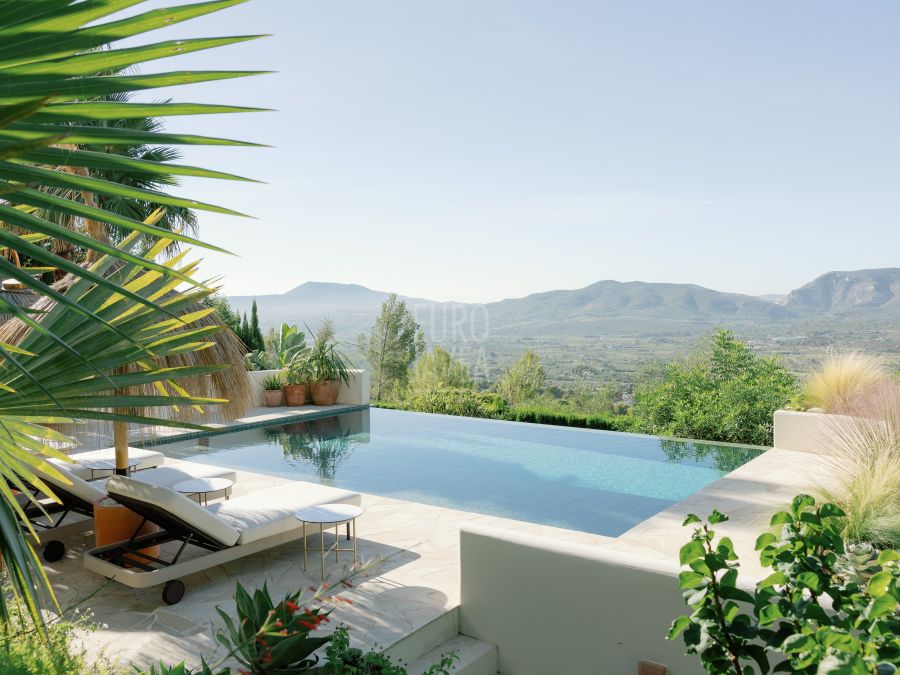 Villa en el Montgó con vistas panorámicas, lujo y confort en cada detalle