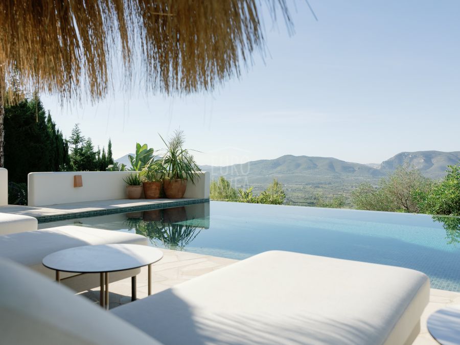 Villa in Montgo with panoramic views, luxury and comfort in every detail