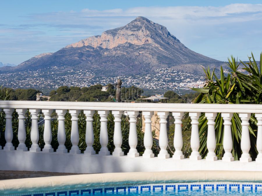 Charmante villa à vendre près de la plage d'Arenal avec vue panoramique