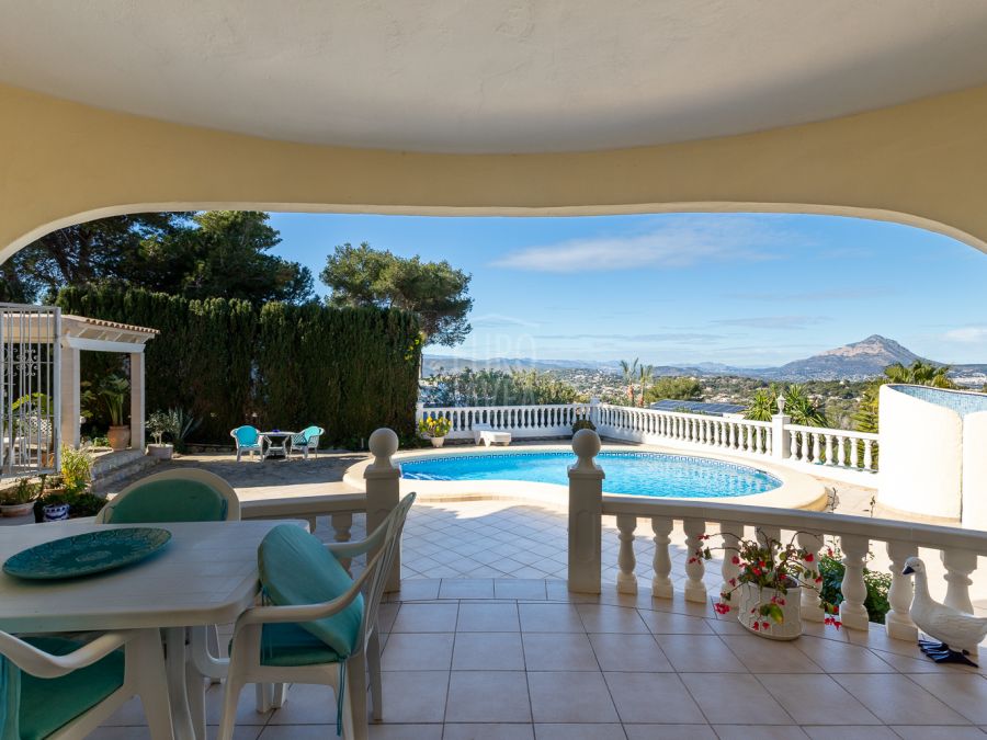 Charmante villa à vendre près de la plage d'Arenal avec vue panoramique