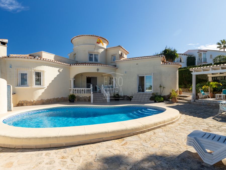 Charmante villa à vendre près de la plage d'Arenal avec vue panoramique