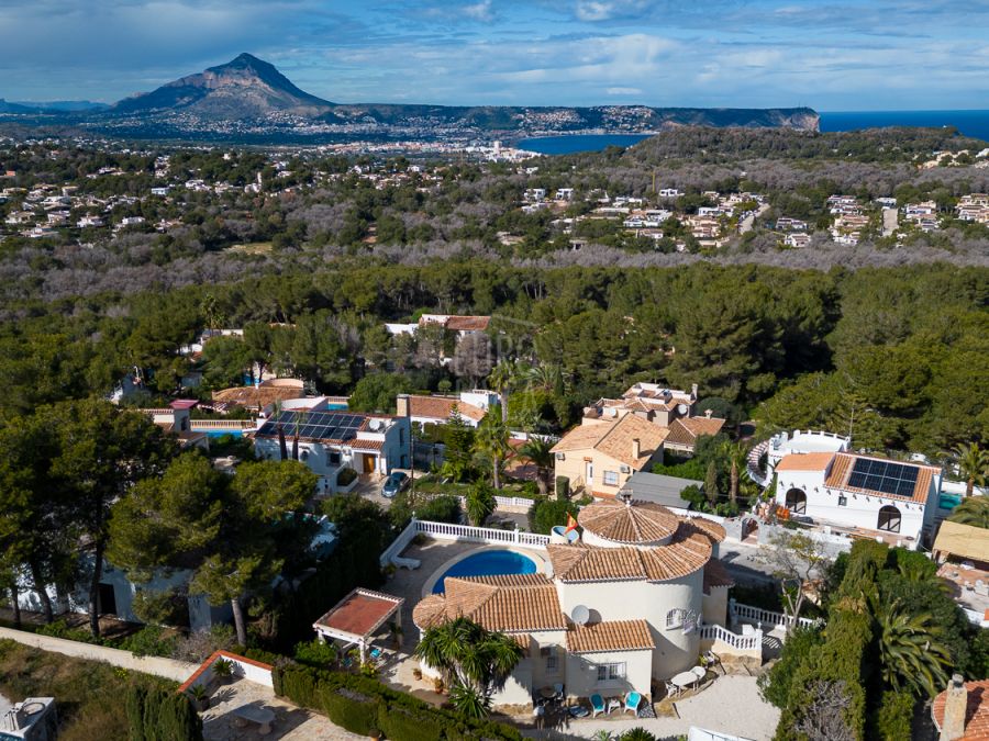 Charmante villa à vendre près de la plage d'Arenal avec vue panoramique