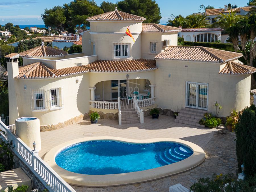 Charmante villa à vendre près de la plage d'Arenal avec vue panoramique