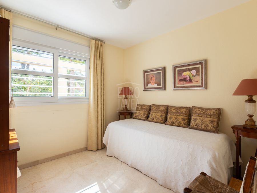 Luxury flat in the heart of the port of Jávea, south facing