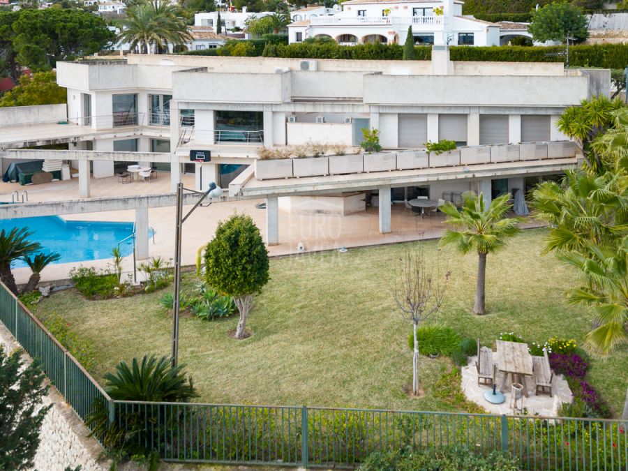 Elégante villa dans le quartier exclusif de Puig Molins à Jávea, offrant luxe, intimité et un style de vie méditerranéen de premier ordre