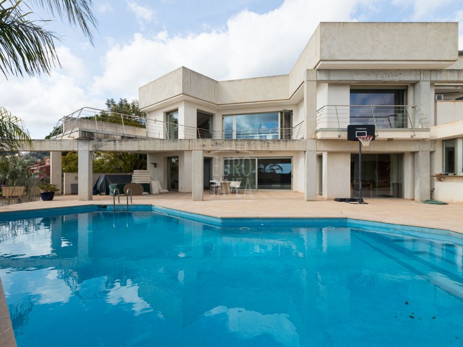 Elegant villa in the exclusive Puig Molins area of Jávea, offering luxury, privacy, and a prime Mediterranean lifestyle