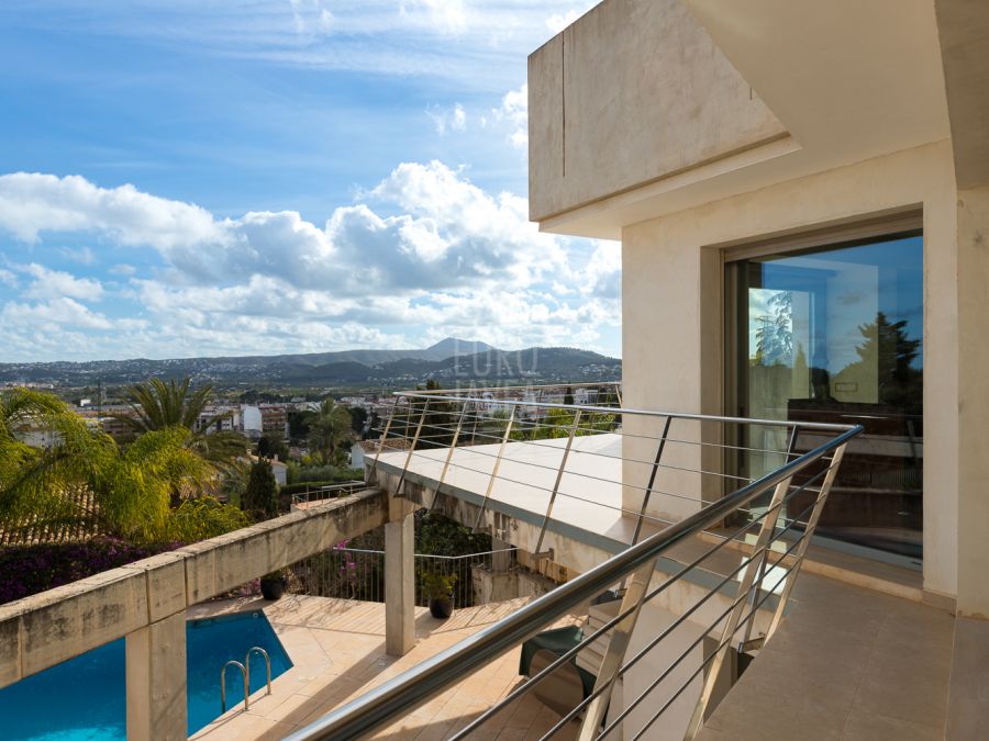 Elegant villa in the exclusive Puig Molins area of Jávea, offering luxury, privacy, and a prime Mediterranean lifestyle