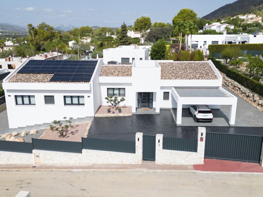 Moderna villa de nueva construcción en venta en la codiciada zona del Montgó Garroferal