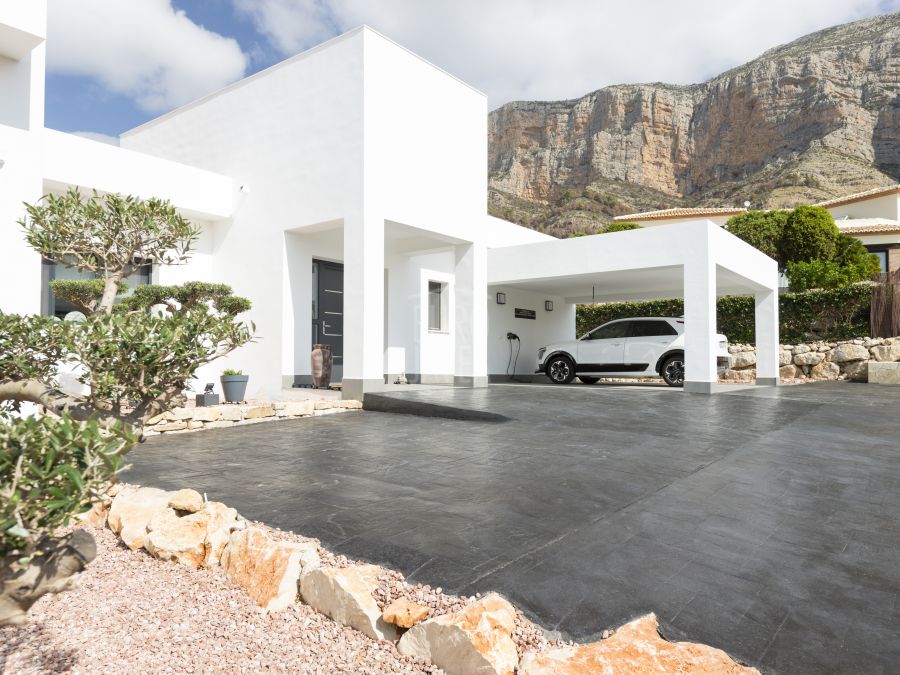 Modern new-built villa for sale in the sought-after area of the Montgó Garroferal