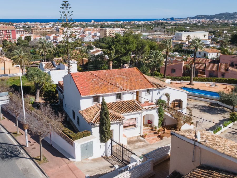 Villa traditionnelle exquise à vendre au cœur de la vieille ville de Javea