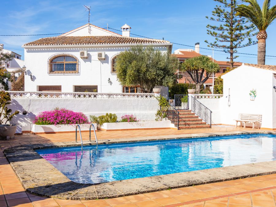 Villa for sale in Pueblo, Jávea