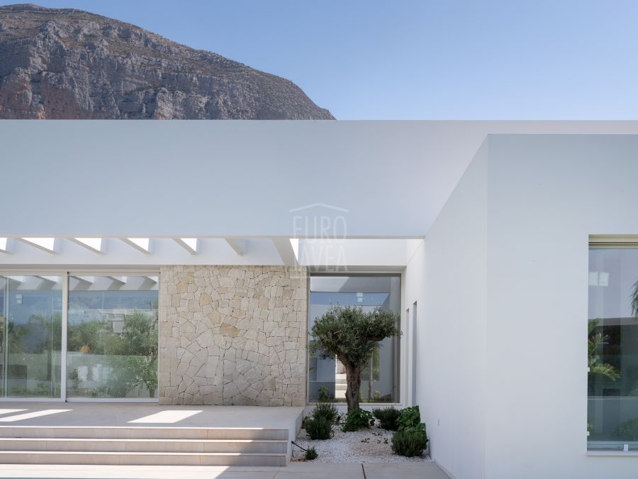 Villa Manila, exclusiva villa de lujo recién construida en la falda del Montgó