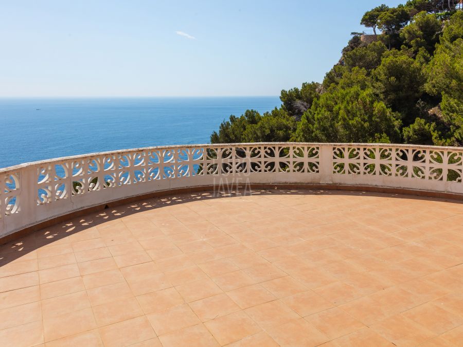 Exclusive Villa Helios — a balcony over the Mediterranean sea