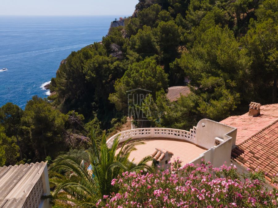 Exclusive Villa Helios — a balcony over the Mediterranean sea