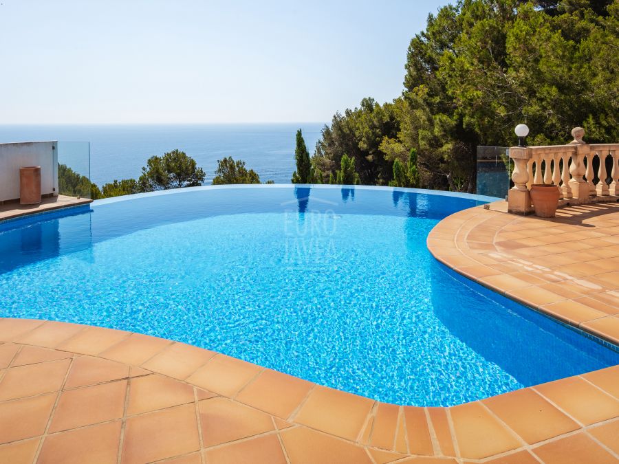 Exclusive Villa Helios — a balcony over the Mediterranean sea