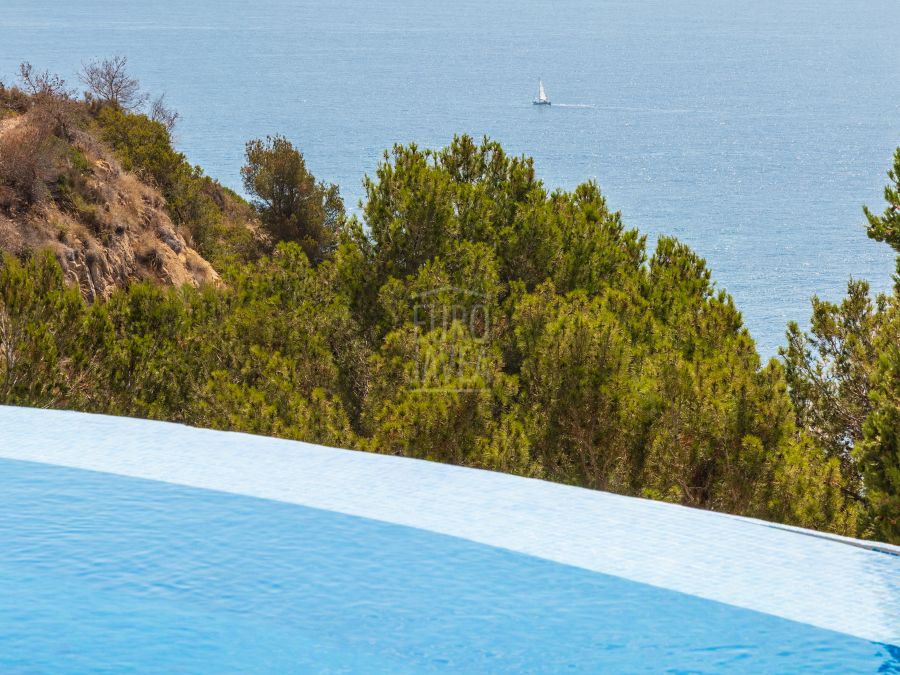 Exclusive Villa Helios — a balcony over the Mediterranean sea