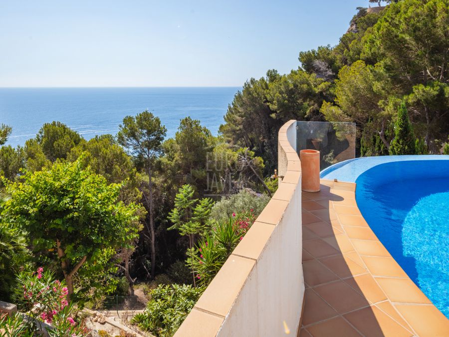 Exclusive Villa Helios — a balcony over the Mediterranean sea