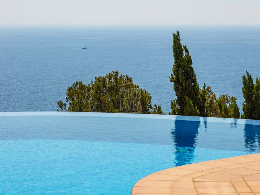 Exclusive Villa Helios — a balcony over the Mediterranean sea
