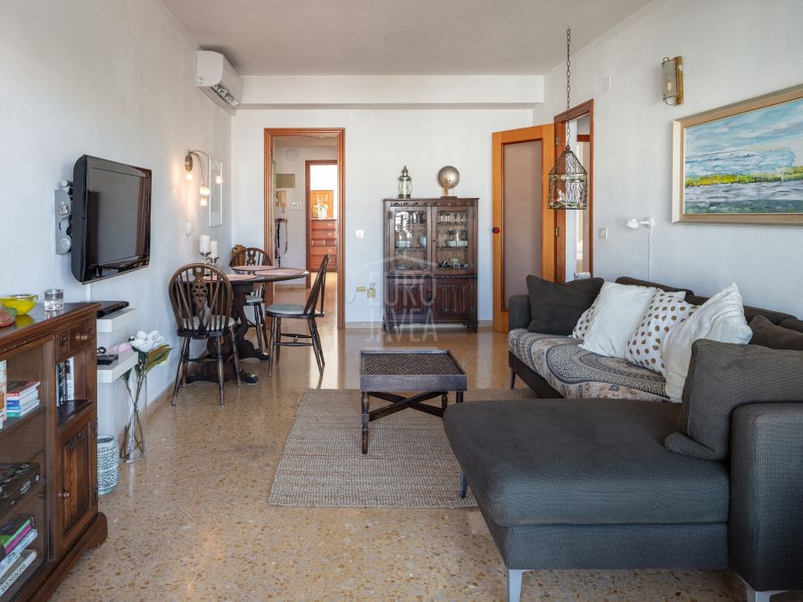 Exclusive apartment located in the heart of the Port of Jávea with beautiful sea views
