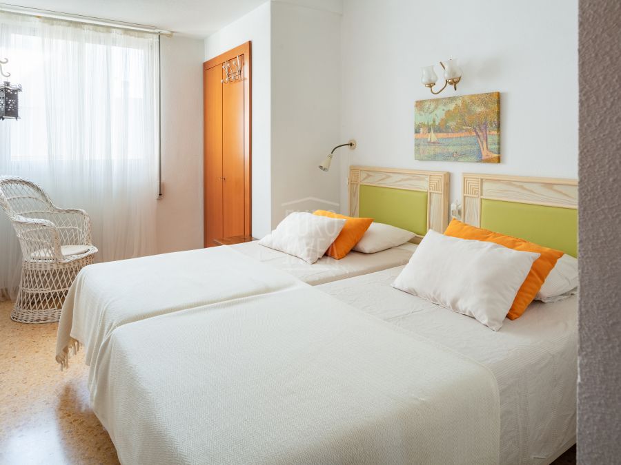 Exclusive apartment located in the heart of the Port of Jávea with beautiful sea views