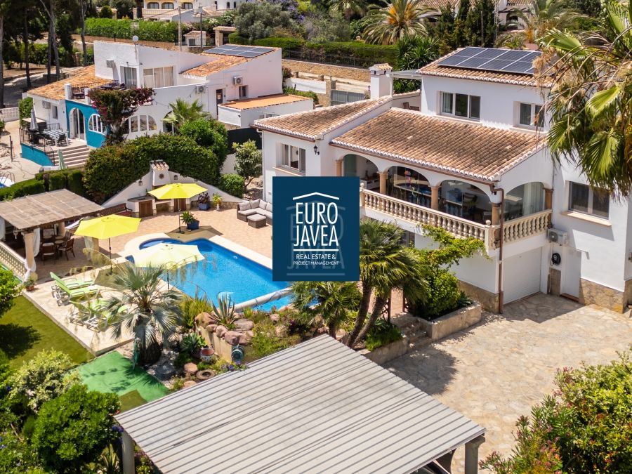 Exclusive luxury villa with panoramic views near Arenal Beach