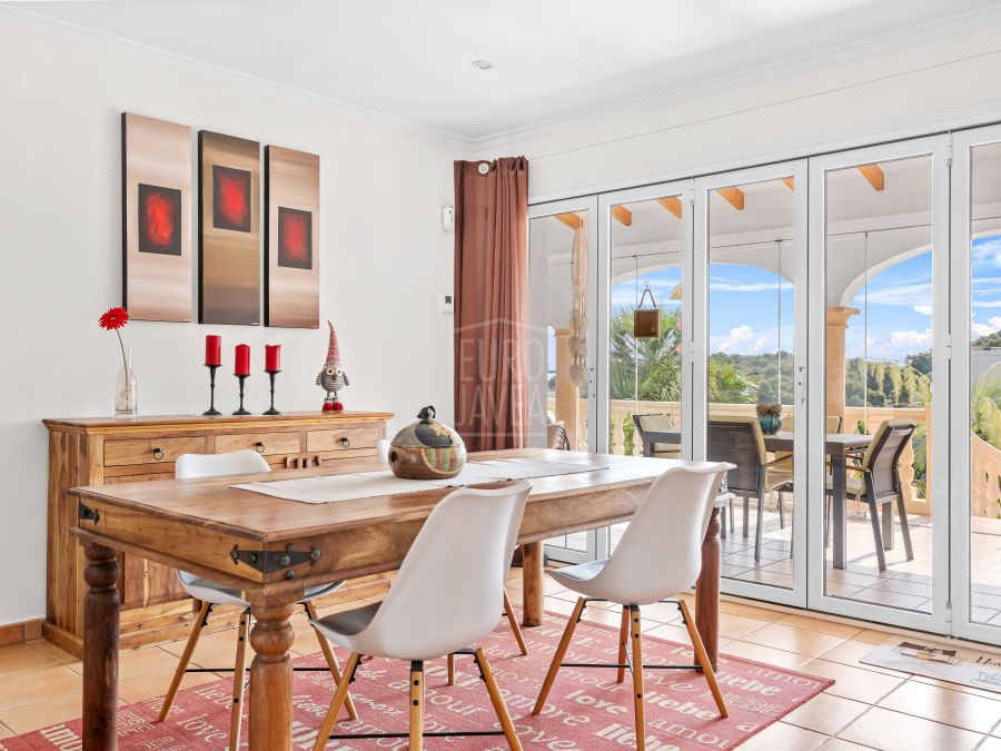 Exclusive luxury villa with panoramic views near Arenal Beach