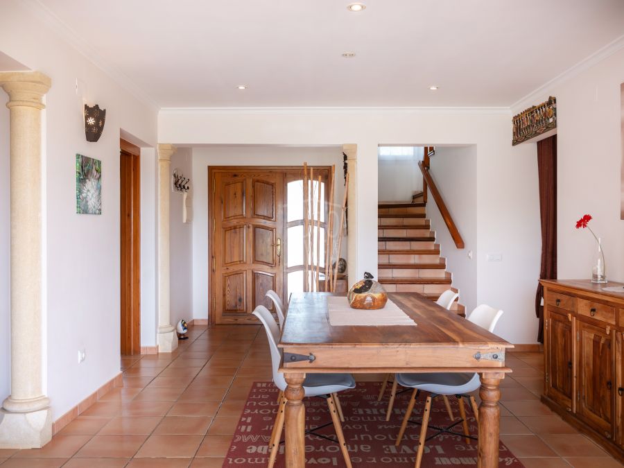 Exclusive luxury villa with panoramic views near Arenal Beach