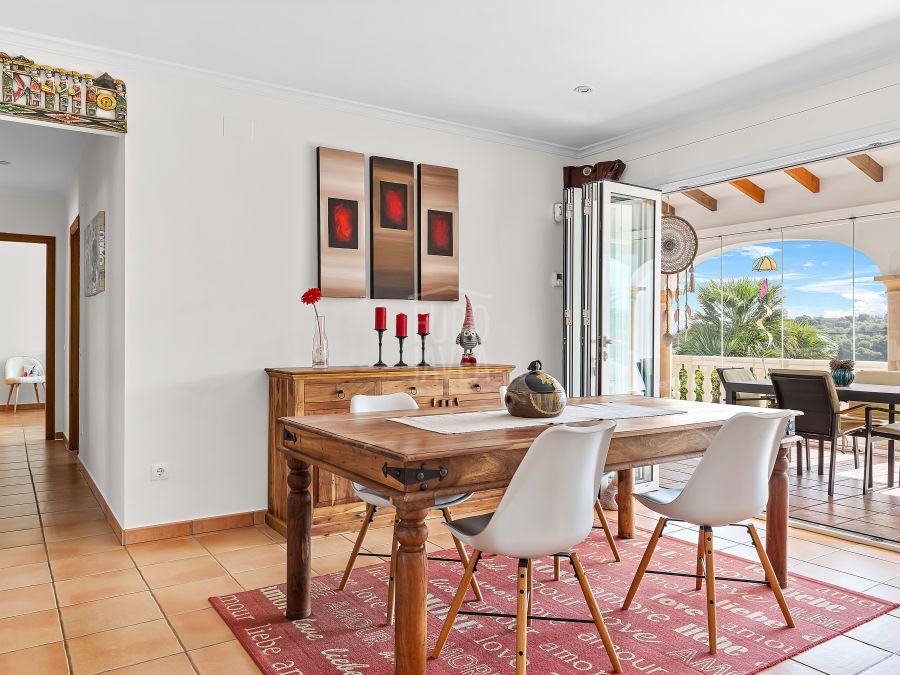 Exclusive luxury villa with panoramic views near Arenal Beach