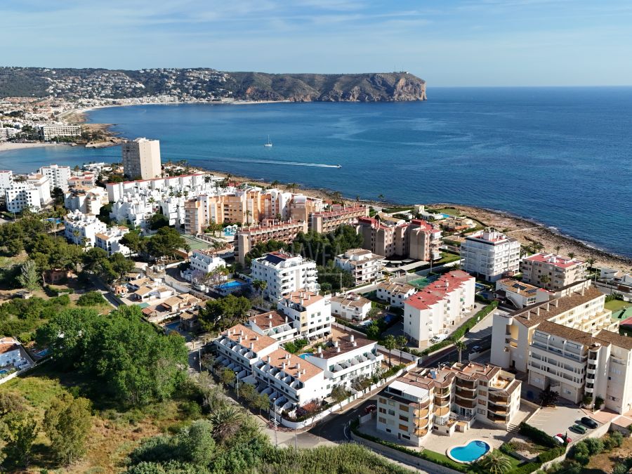 Encantadora casa adosada mediterránea con varias terrazas a pocos pasos de la playa