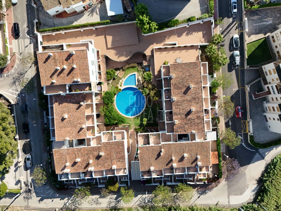 Encantadora casa adosada mediterránea con varias terrazas a pocos pasos de la playa