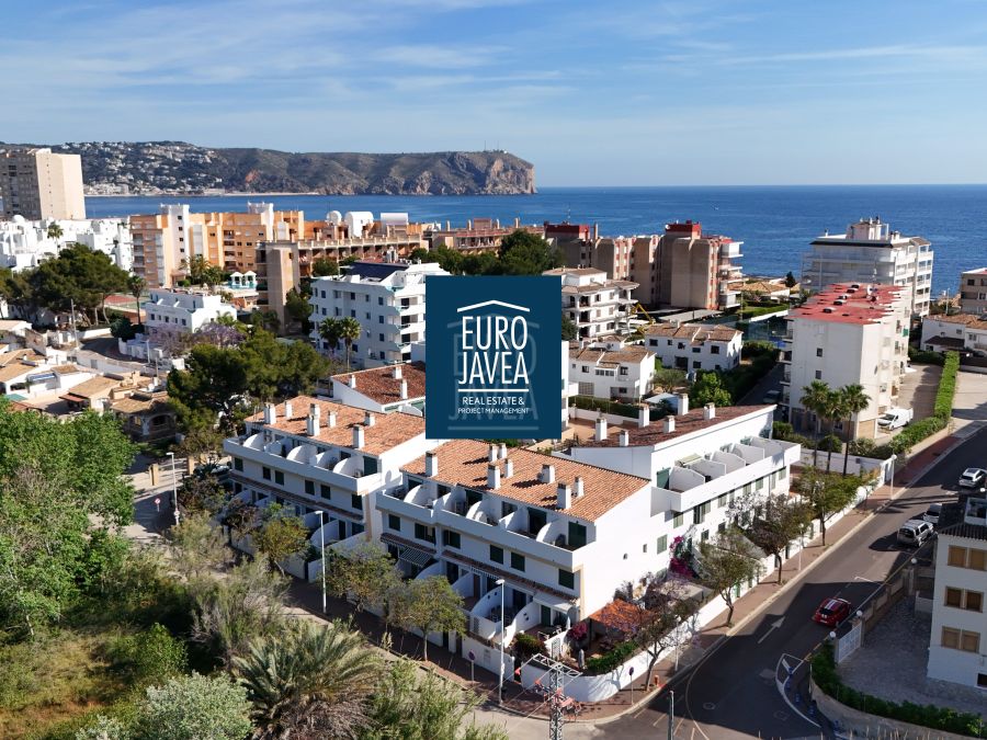 Encantadora casa adosada mediterránea con varias terrazas a pocos pasos de la playa