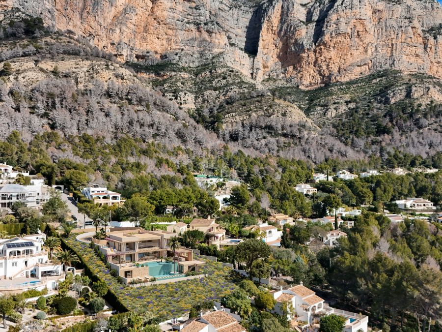 "Villa Aura" , un proyecto en exclusiva a los pies del Montgó . Con licencia concedida lista para construir