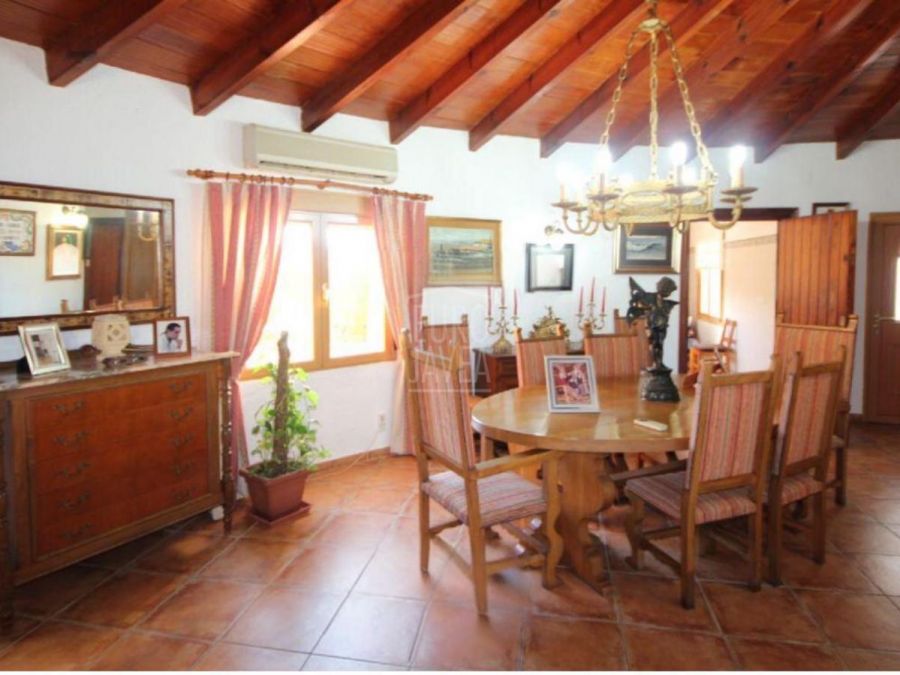 Villa for sale just a short walk from Arenal Beach in Jávea.