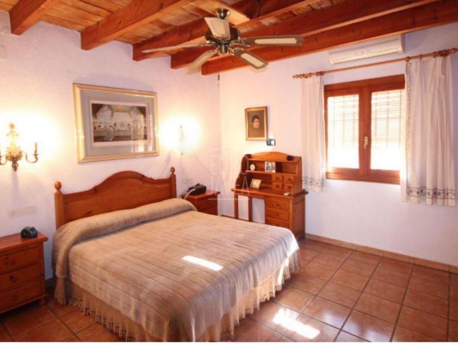 Villa a la venta a un paso de la Playa del Arenal de Jávea