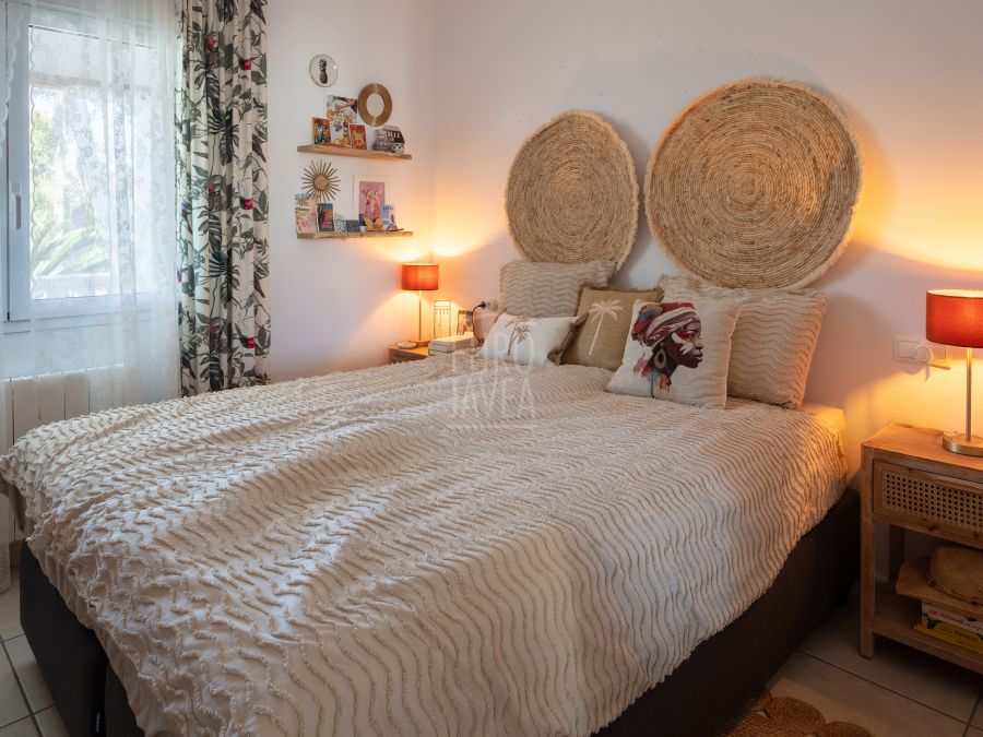 Villa elegante con vistas panorámicas, piscina y amplio terreno