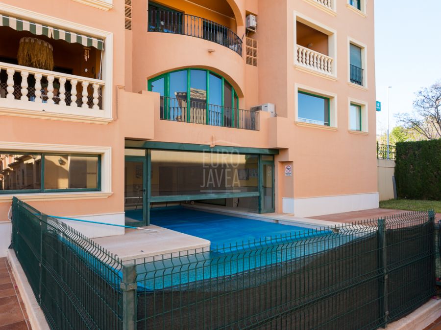 Lujoso Ático dúplex orientado al sur con vistas panorámicas al mar y al Montgó