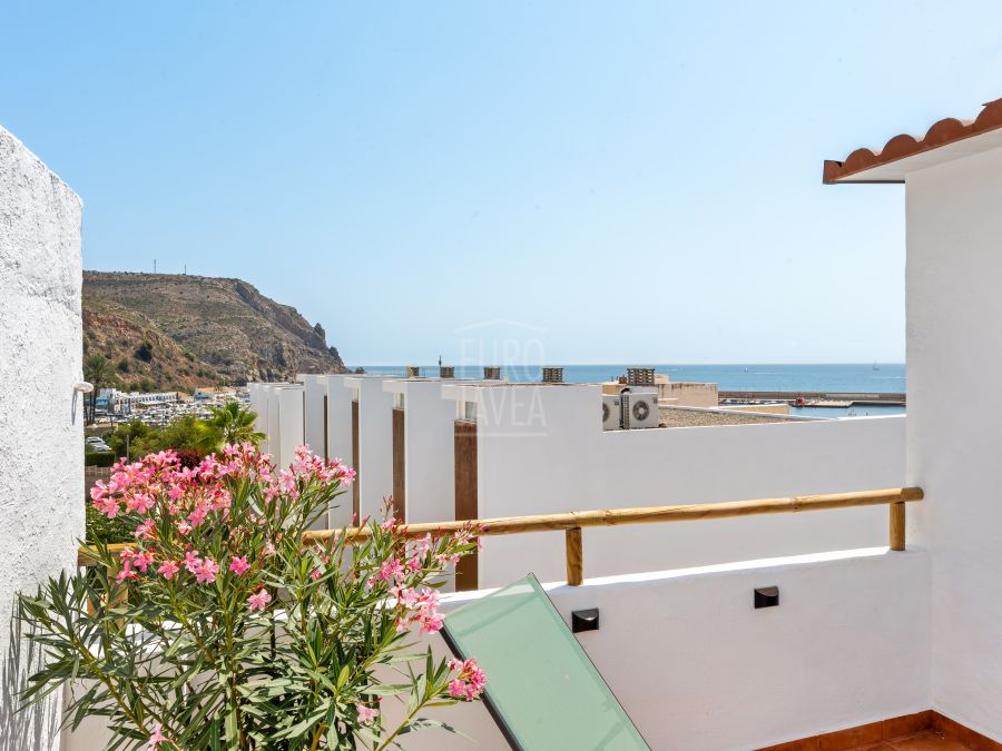 Appartement moderne récemment rénové au cœur du port de Jávea, avec vue sur la mer