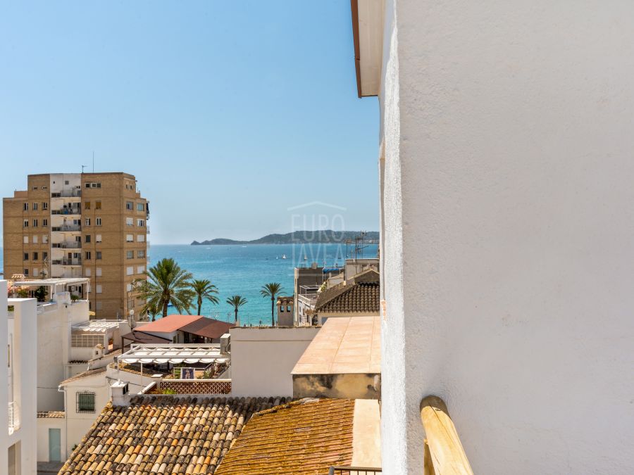 Appartement moderne récemment rénové au cœur du port de Jávea, avec vue sur la mer