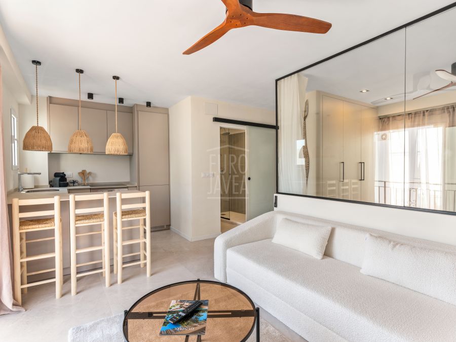 Appartement moderne récemment rénové au cœur du port de Jávea, avec vue sur la mer