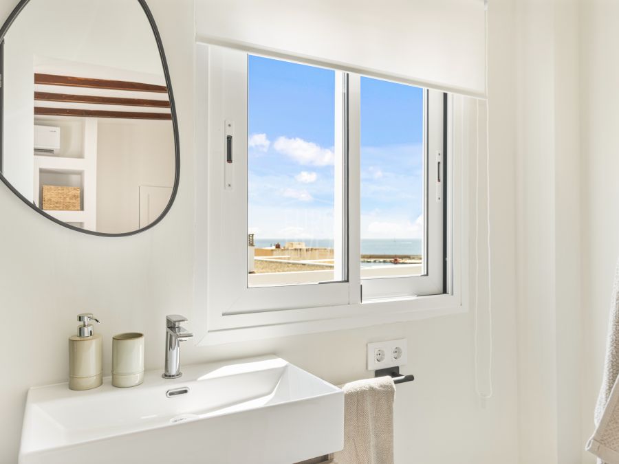 Appartement moderne récemment rénové au cœur du port de Jávea, avec vue sur la mer