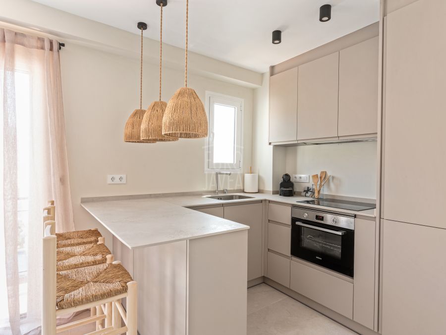 Appartement moderne récemment rénové au cœur du port de Jávea, avec vue sur la mer