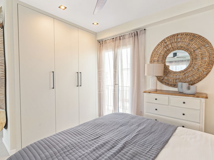 Appartement moderne récemment rénové au cœur du port de Jávea, avec vue sur la mer