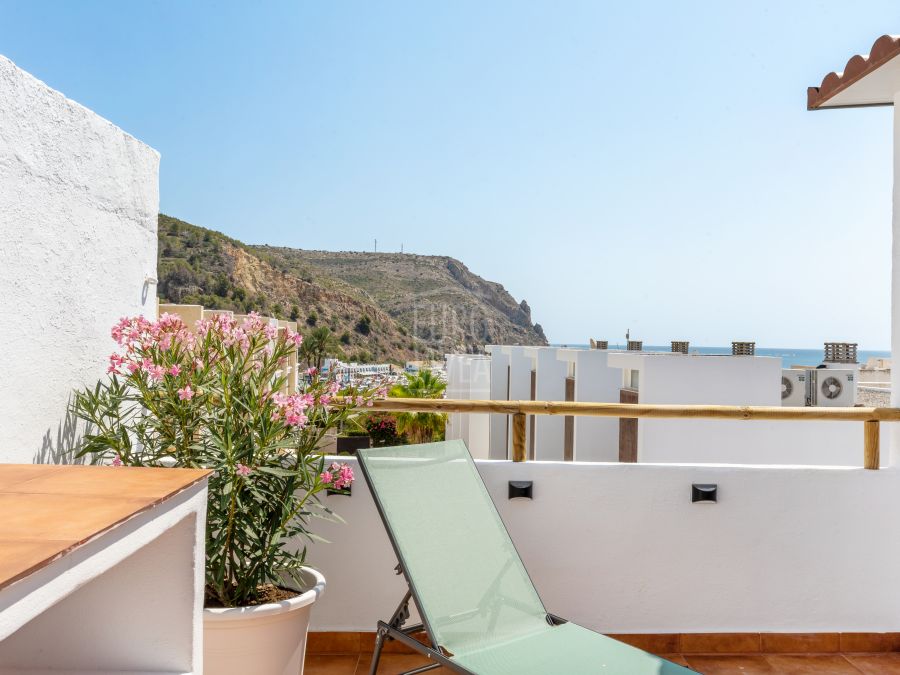 Appartement moderne récemment rénové au cœur du port de Jávea, avec vue sur la mer