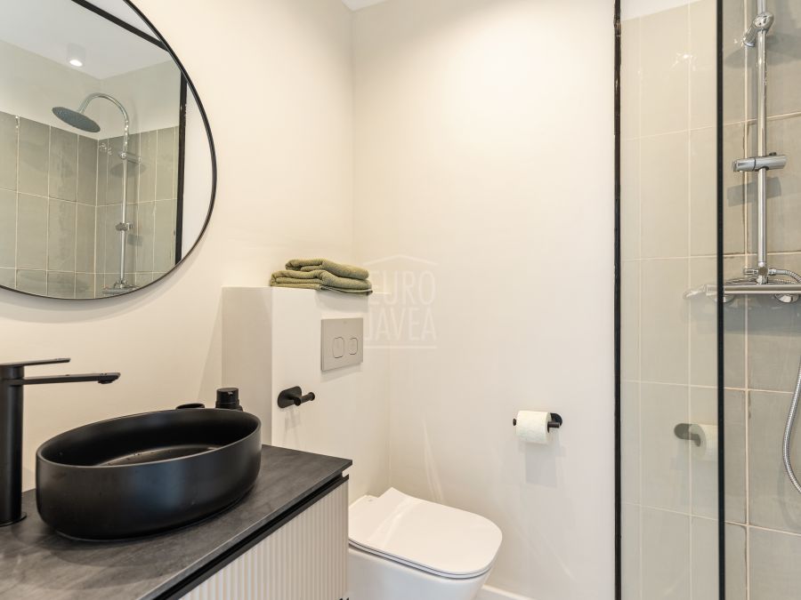 Appartement moderne récemment rénové au cœur du port de Jávea, avec vue sur la mer