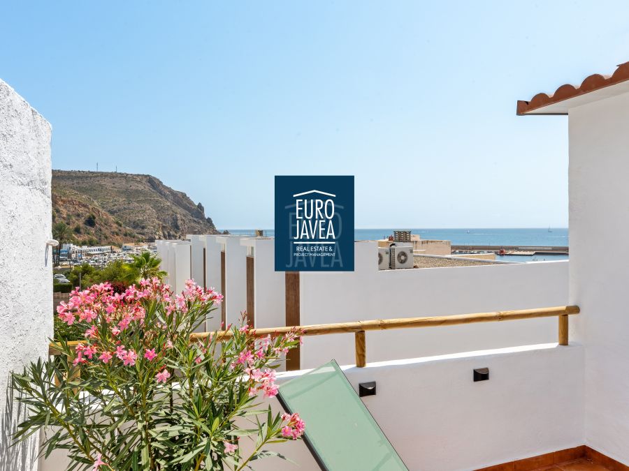 Appartement moderne récemment rénové au cœur du port de Jávea, avec vue sur la mer