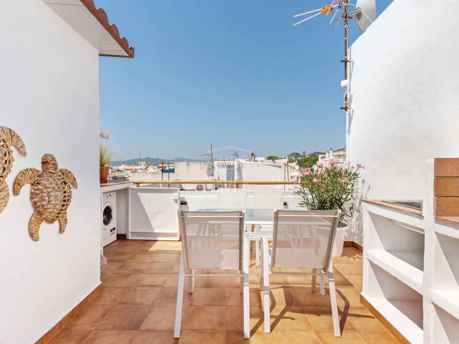 Appartement moderne récemment rénové au cœur du port de Jávea, avec vue sur la mer
