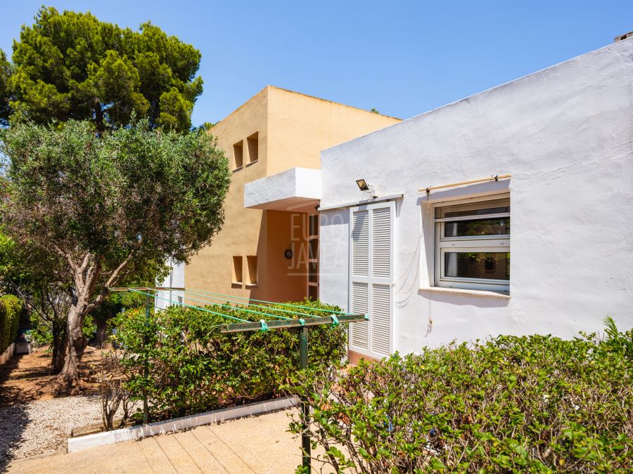 Villa Freya in Cap Martí, Jávea met zee- en Montgó-uitzicht