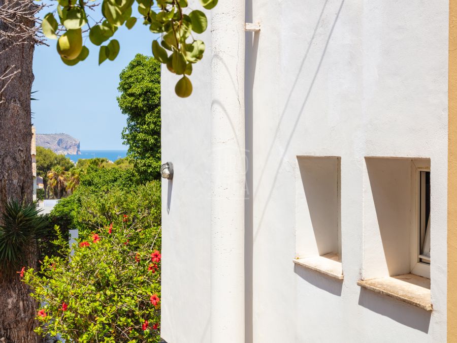 Villa Freya in Cap Martí, Jávea met zee- en Montgó-uitzicht